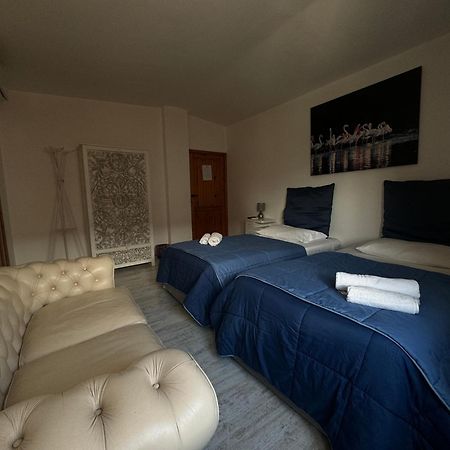Pm 1 Via Armando Diaz Guest House ออลเบีย ภายนอก รูปภาพ