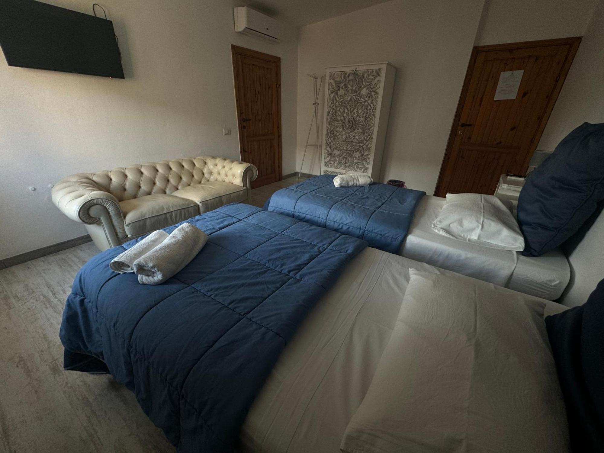 Pm 1 Via Armando Diaz Guest House ออลเบีย ภายนอก รูปภาพ