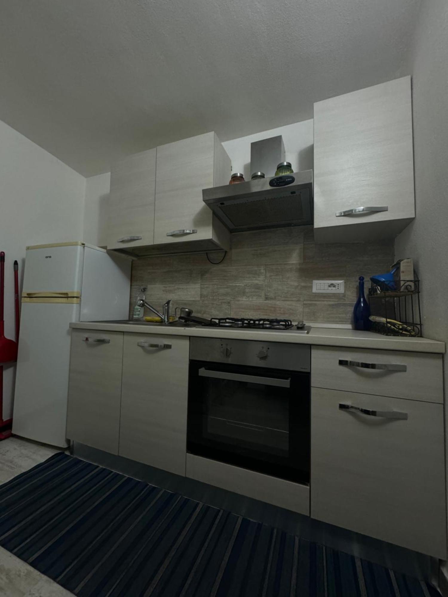 Pm 1 Via Armando Diaz Guest House ออลเบีย ภายนอก รูปภาพ