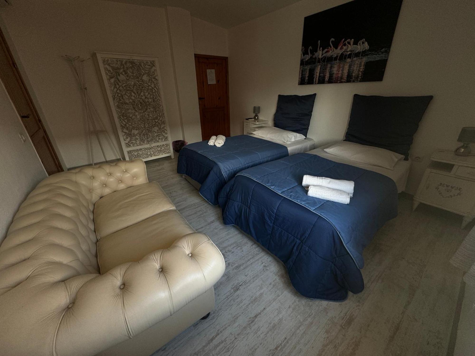 Pm 1 Via Armando Diaz Guest House ออลเบีย ภายนอก รูปภาพ