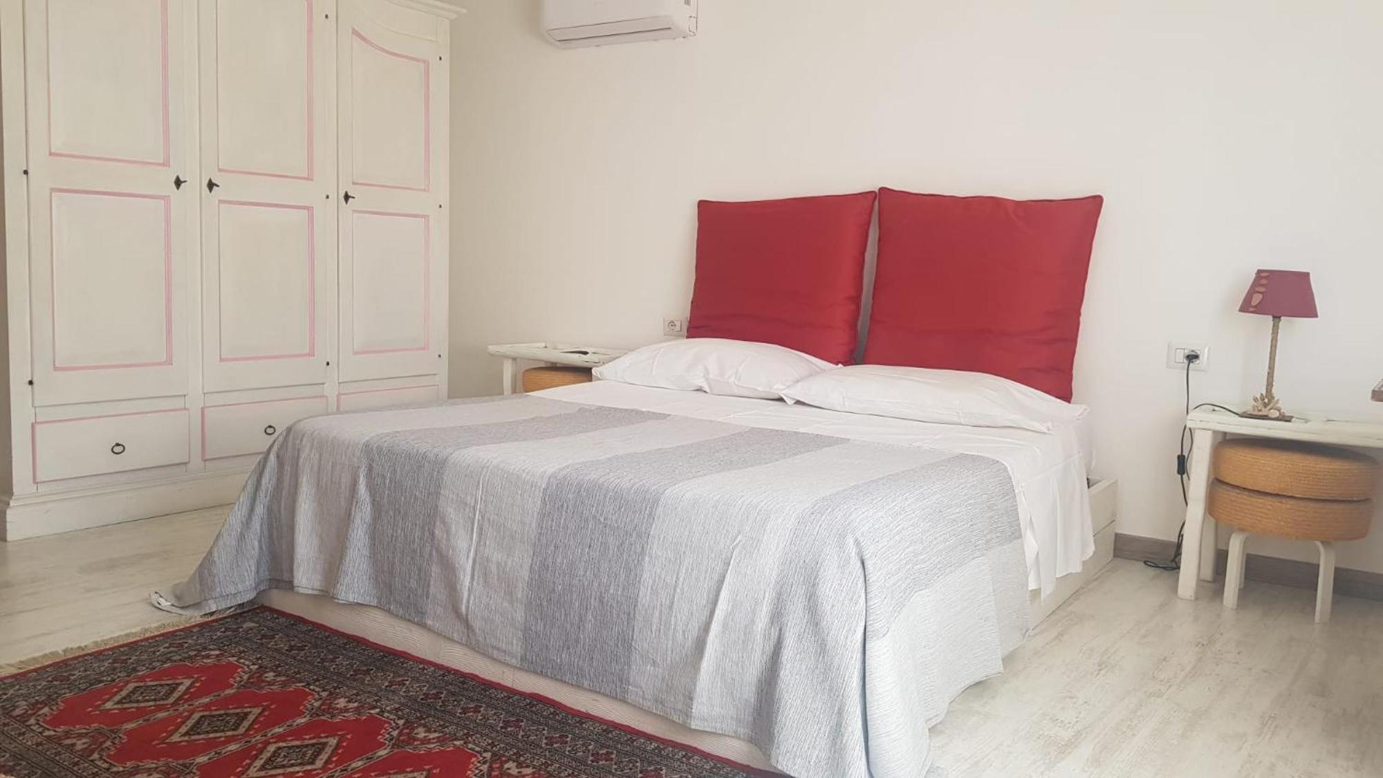 Pm 1 Via Armando Diaz Guest House ออลเบีย ภายนอก รูปภาพ